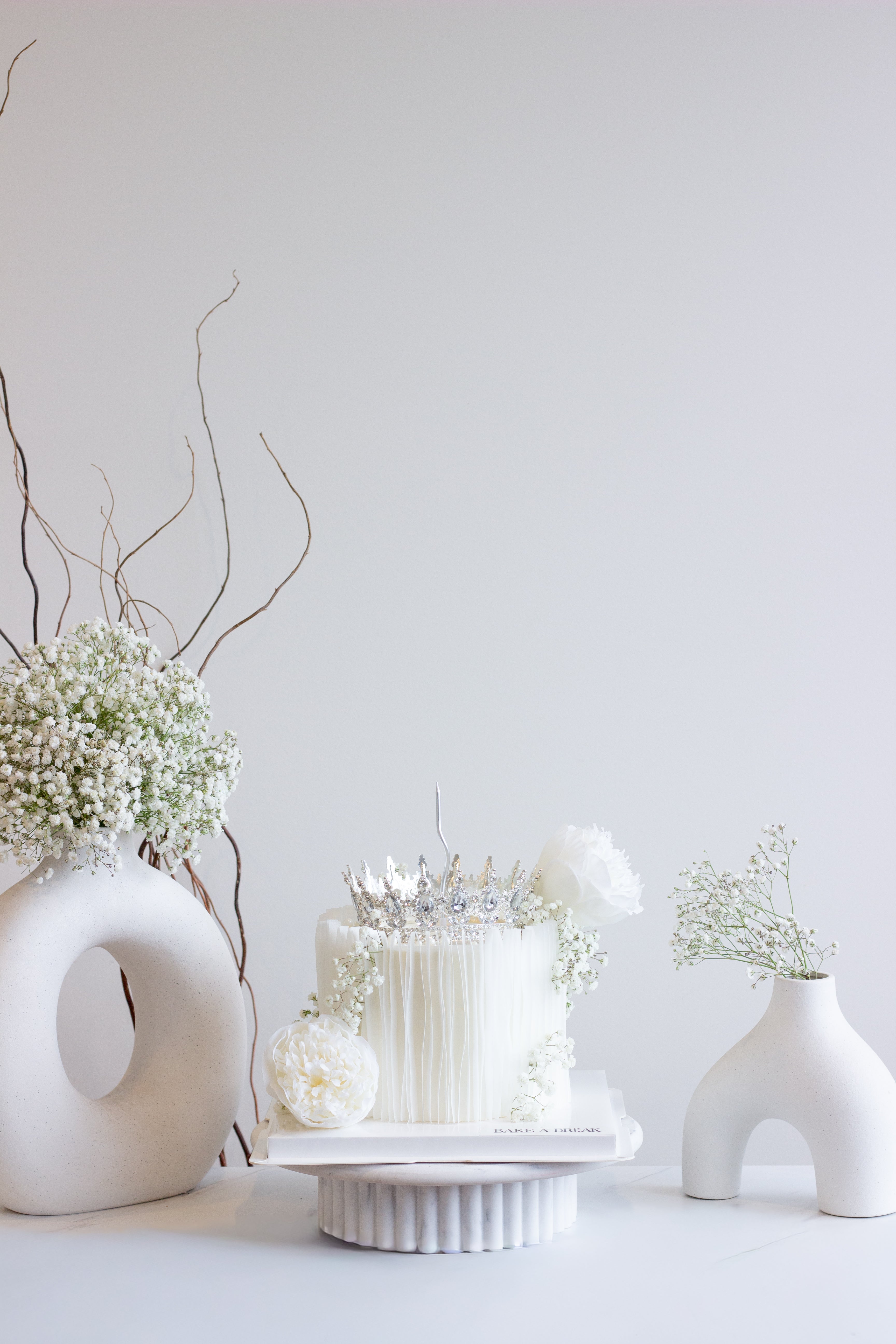 Flower cake with crown