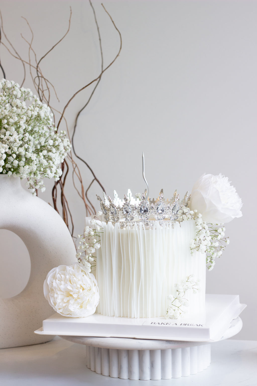 Flower cake with crown