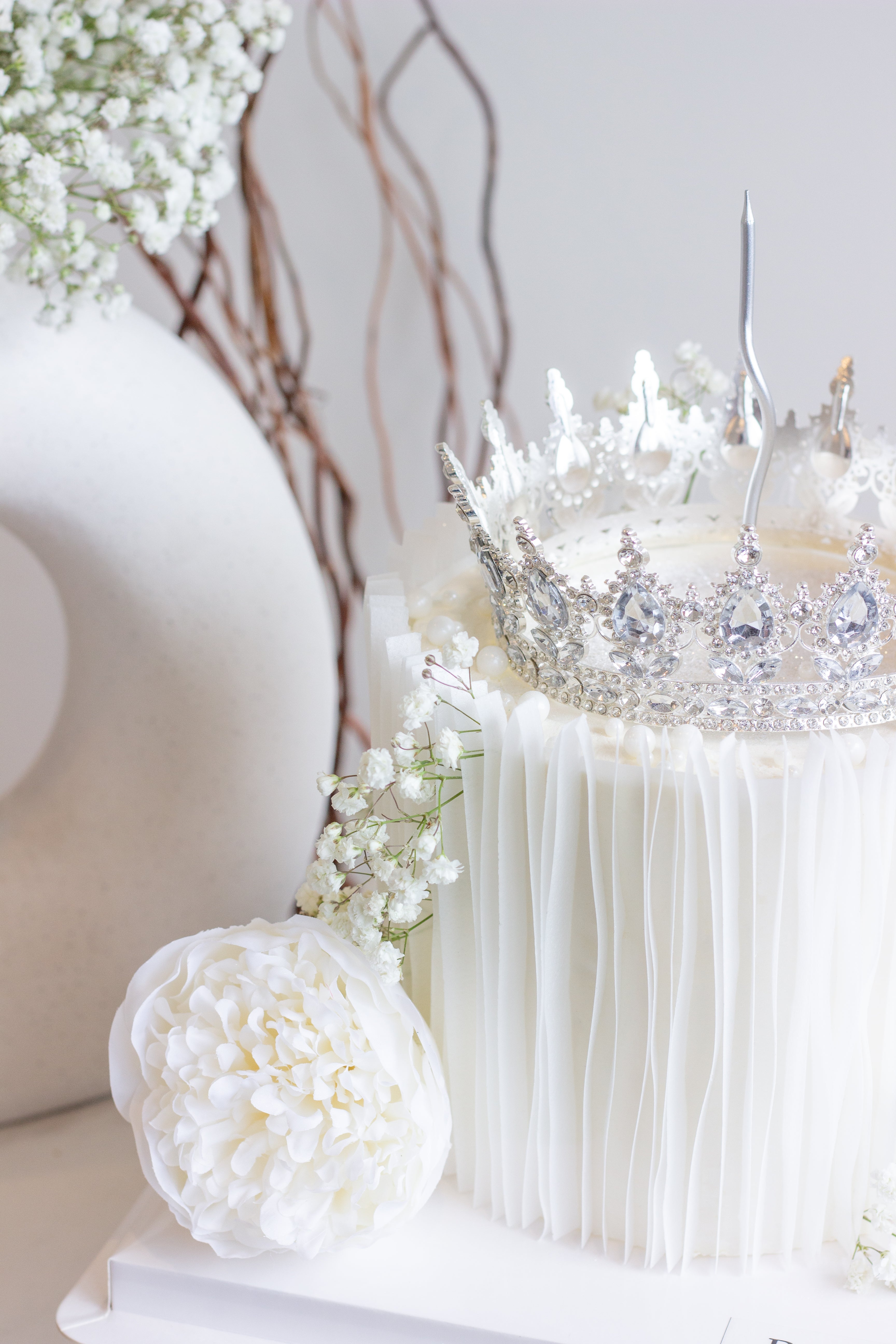 Flower cake with crown