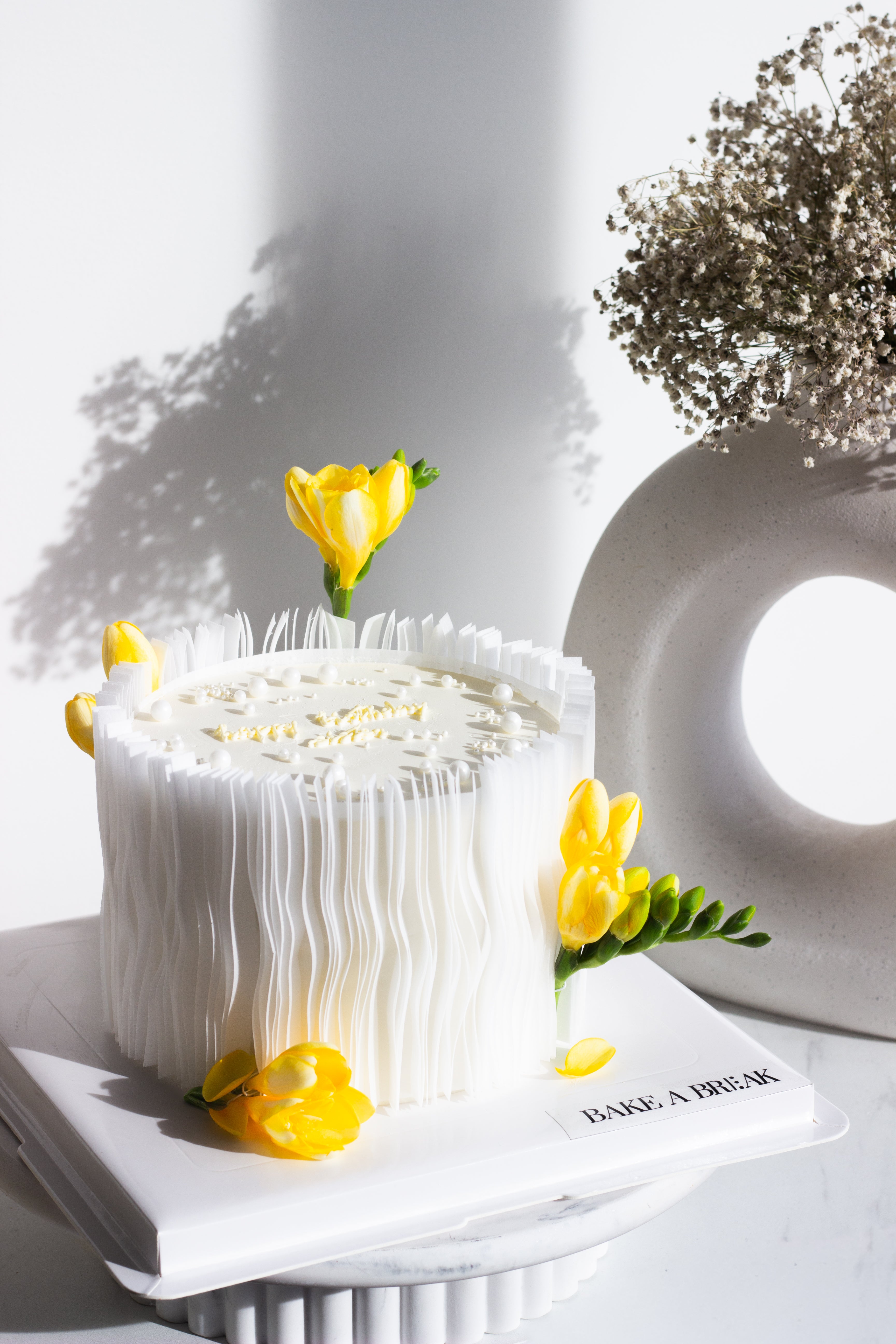 Flower cake - yellow freesia