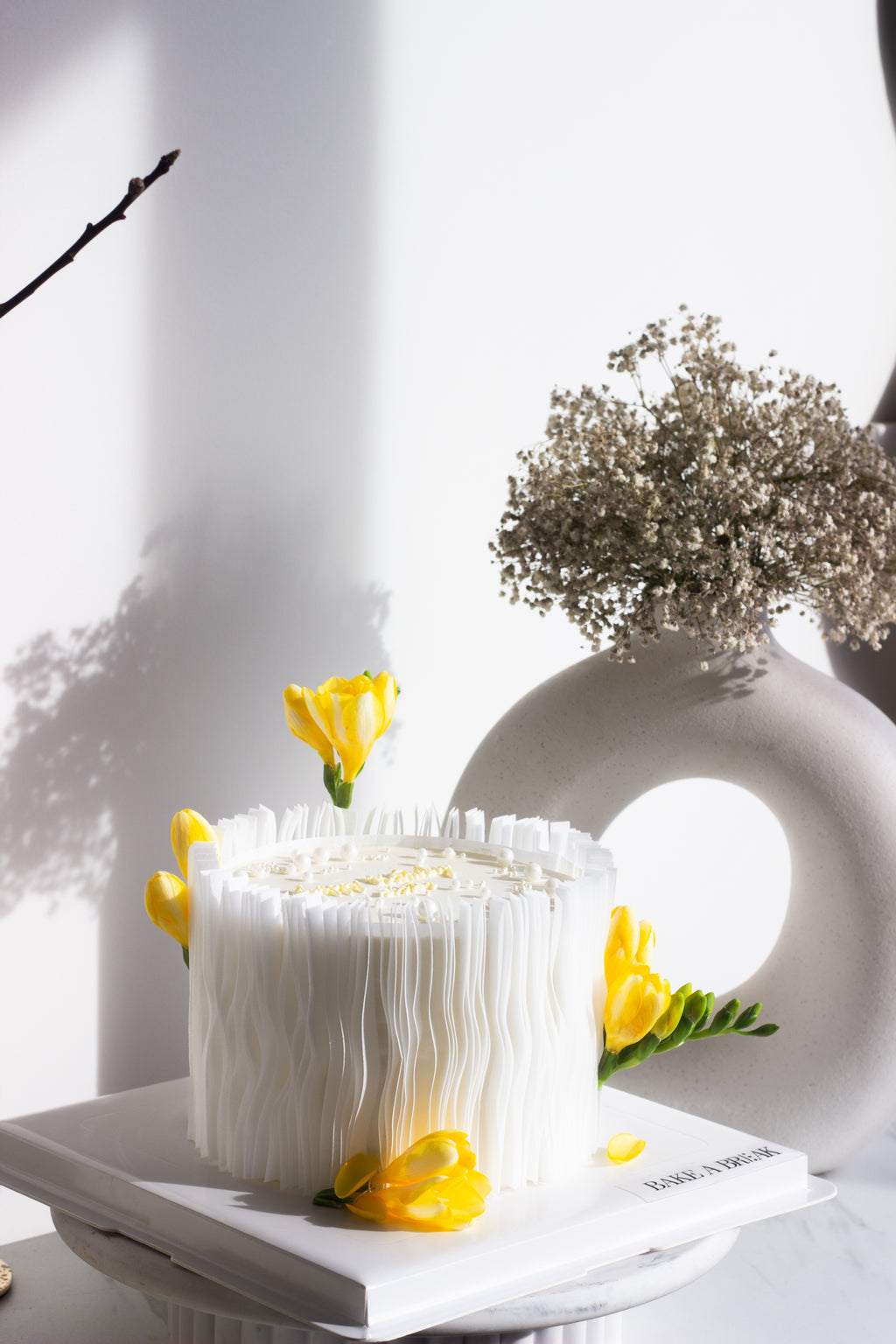 Flower cake - yellow freesia