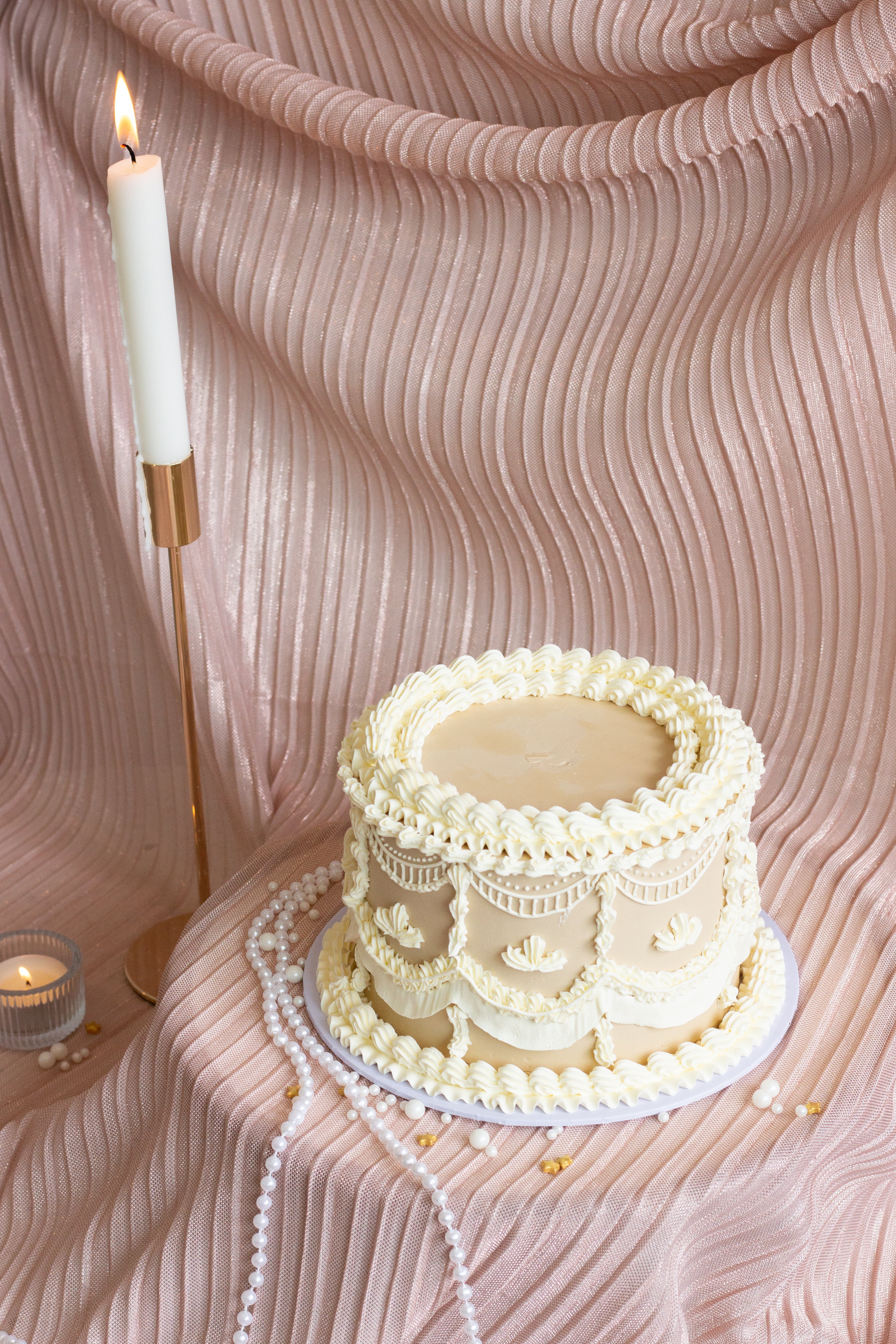Ivory buttercream cake with detailed vintage piping, swags, and lace style borders. Gingerbread cookie inspired cake. Cake Melbourne