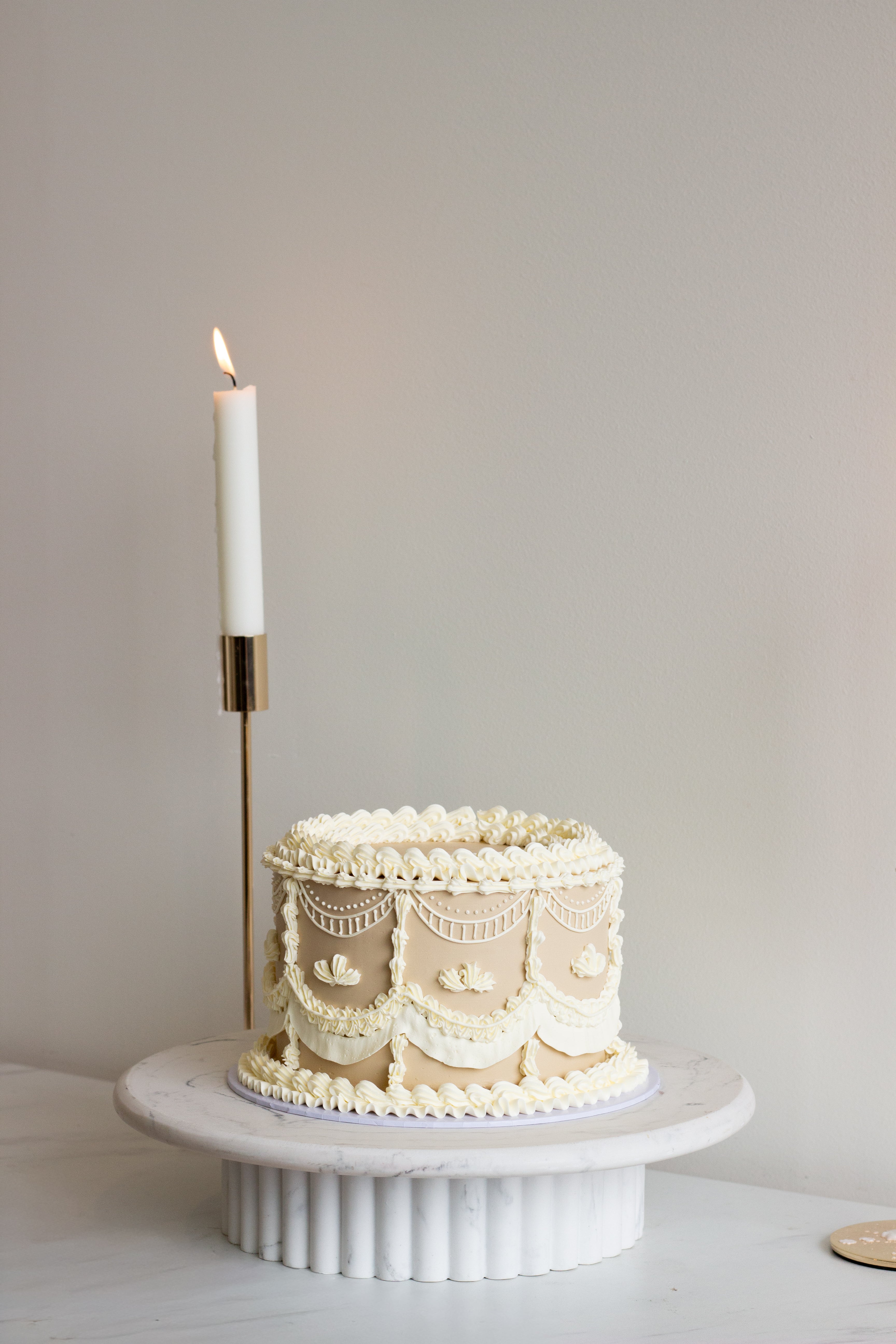 Ivory buttercream cake with detailed vintage piping, swags, and lace style borders. Gingerbread cookie inspired cake. Cake Melbourne