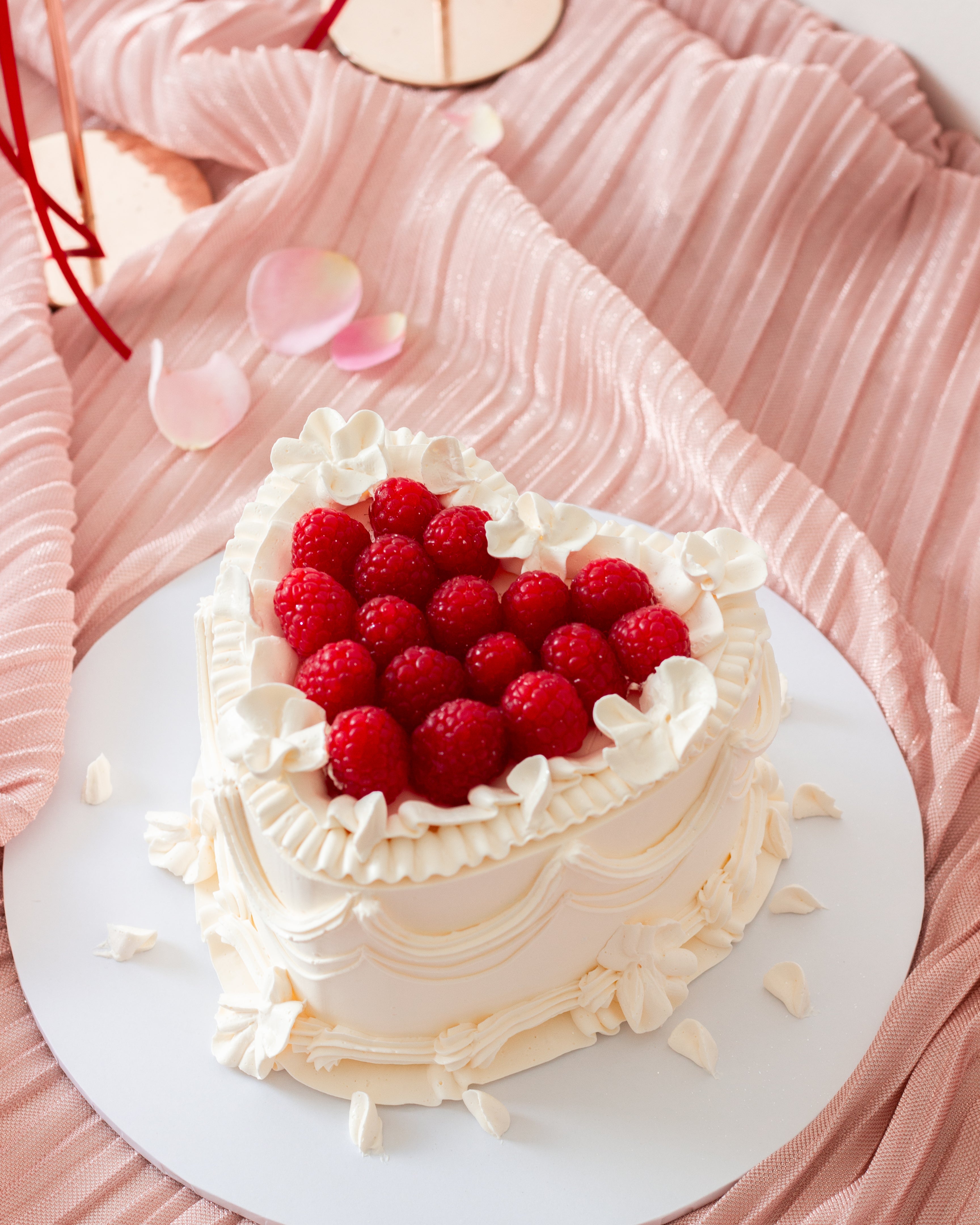 Raspberries heart cake Melbourne, Valentine's cake Melbourne, cake Geelong, free delivery, custom cake Geelong, custom cake Melbourne, valentine's cake Geelong