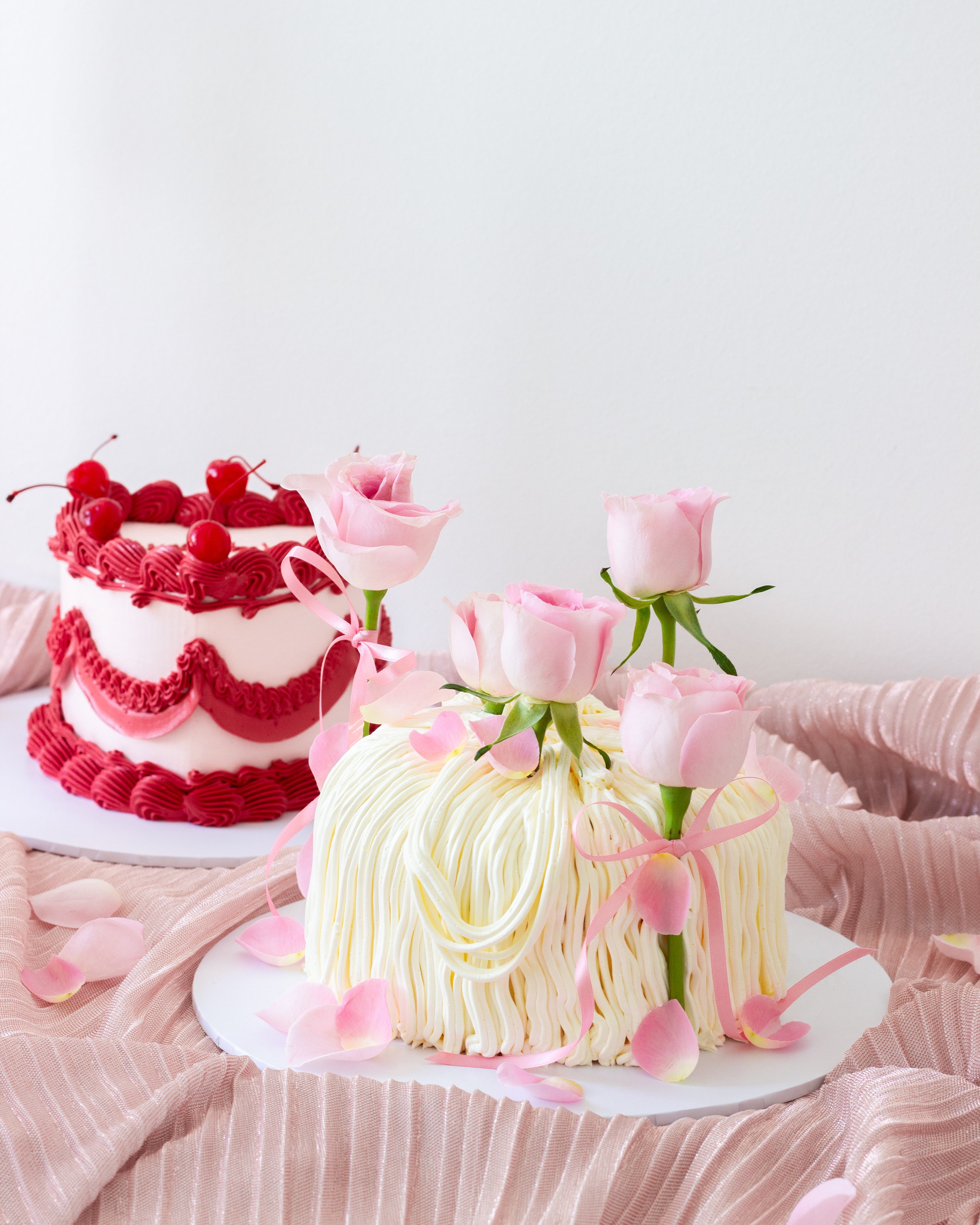 Rose cake Melbourne, Valentine's cake Melbourne, cake Geelong, free delivery, custom cake Geelong, custom cake Melbourne, valentine's cake Geelong